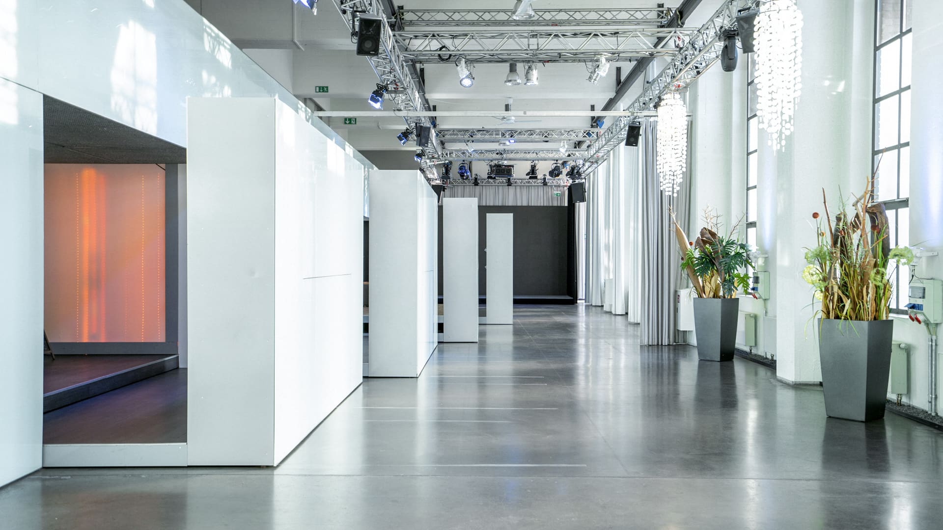 Bauwerk – event hall with modular boxes